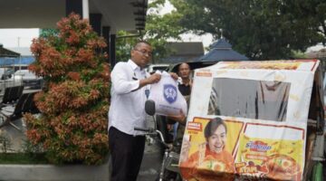 Rutan Kelas I Medan Bagikan 50 Paket Bansos kepada Tukang Becak